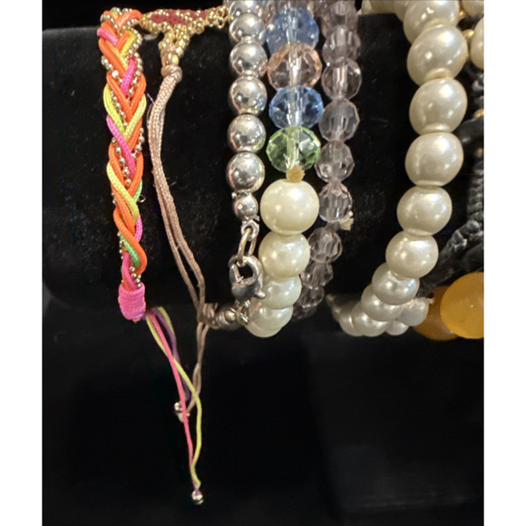 Lot of 20 Mixed Bracelets – Stretch, Slide, and String Styles in Multicolors - Picture 5 of 15